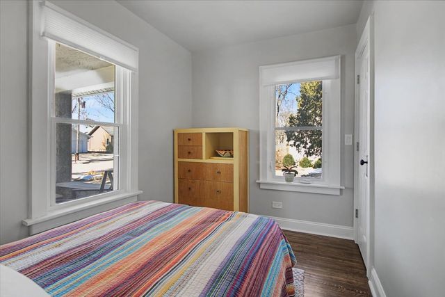 136 E Jackson Street, Oswego, IL 60543