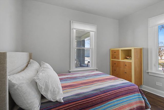 136 E Jackson Street, Oswego, IL 60543