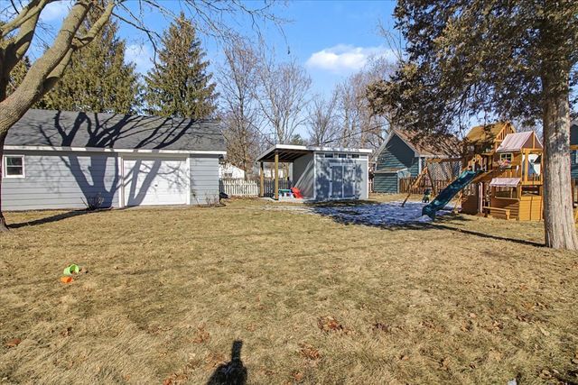 136 E Jackson Street, Oswego, IL 60543