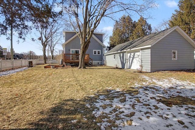 136 E Jackson Street, Oswego, IL 60543