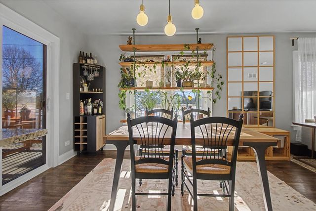 136 E Jackson Street, Oswego, IL 60543