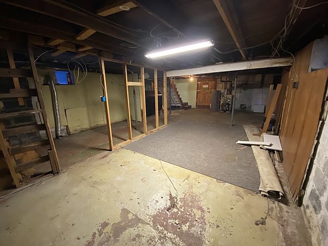 135 Lucerne Rd, Springfield, MA 01119