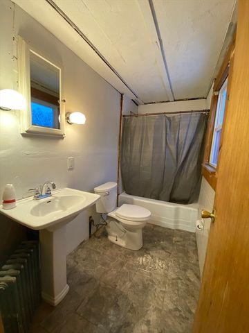 135 Lucerne Rd, Springfield, MA 01119