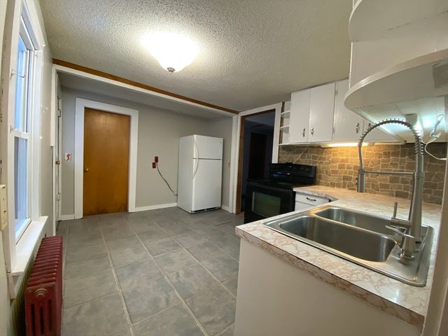 135 Lucerne Rd, Springfield, MA 01119