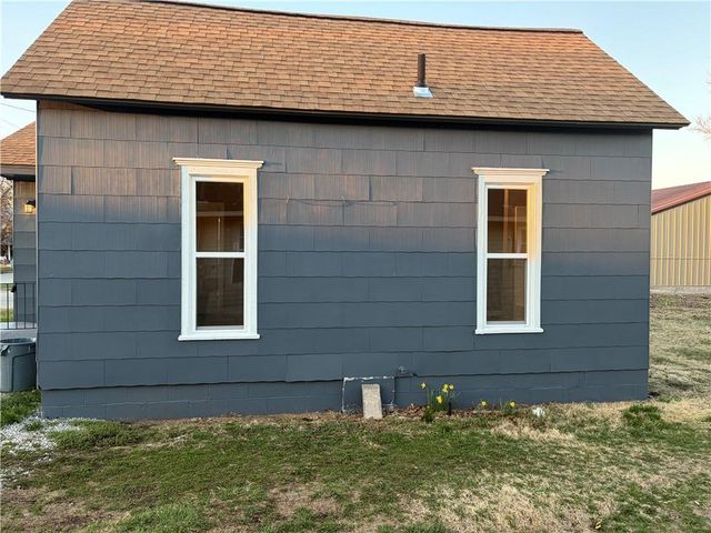 513 1st Street, Osawatomie, KS 66064
