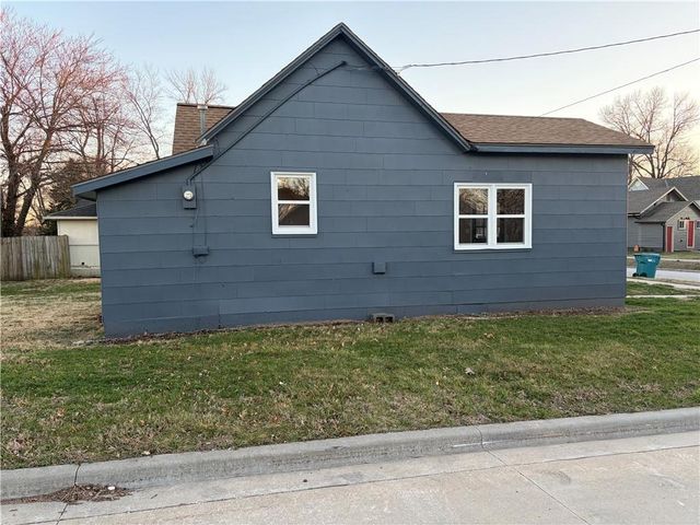 513 1st Street, Osawatomie, KS 66064