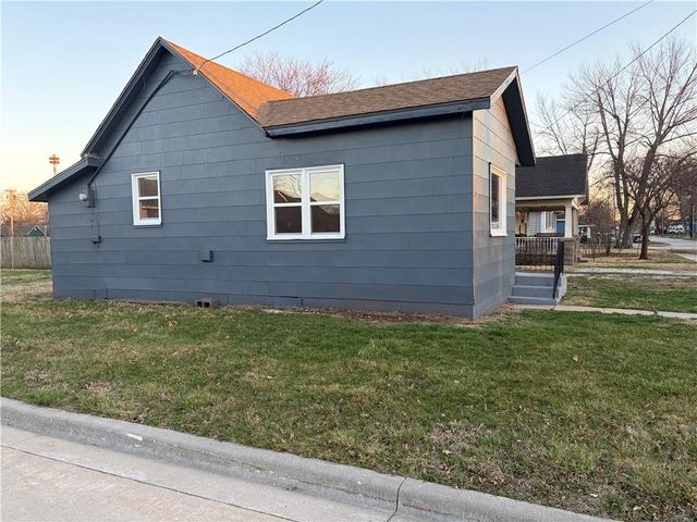 513 1st Street, Osawatomie, KS 66064