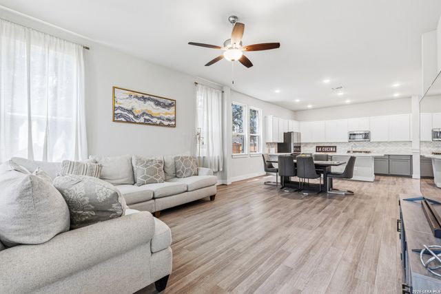 12518 YELLOWSTONE PT, San Antonio, TX 78254