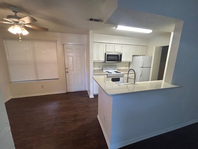 8812 Schick Rd RD C, Austin, TX 78729