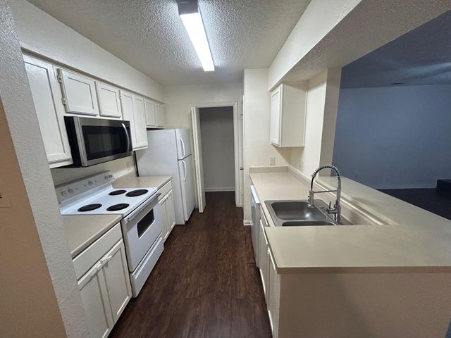 8812 Schick Rd RD C, Austin, TX 78729