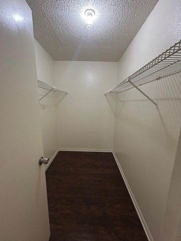 8812 Schick Rd RD C, Austin, TX 78729