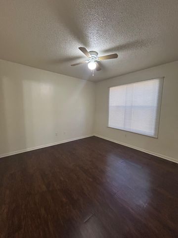 8812 Schick Rd RD C, Austin, TX 78729