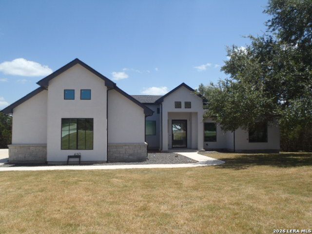 650 SHADY HOLW, New Braunfels, TX 78132