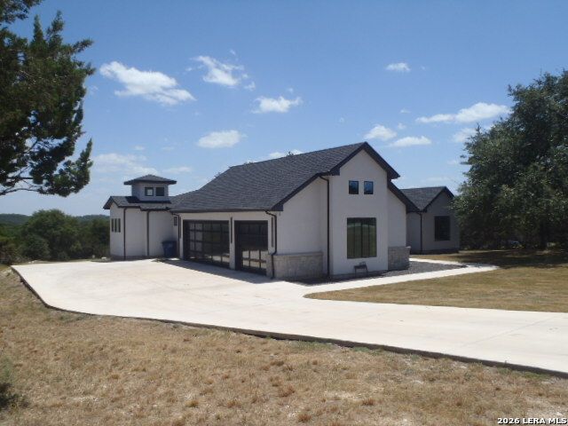 650 SHADY HOLW, New Braunfels, TX 78132