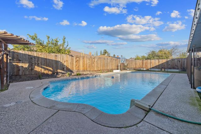 1310 E Sample Avenue, Fresno, CA 93710