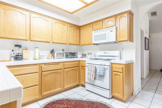 19581 Saint Andrews Way, Apple Valley, CA 92308