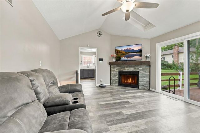 11517 McAnany Drive, Shawnee, KS 66203
