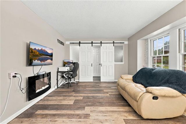 11517 McAnany Drive, Shawnee, KS 66203