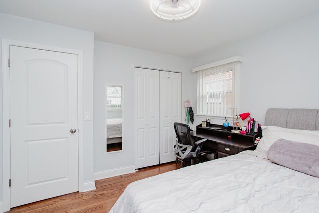 1403 S Robert Drive, Mount Prospect, IL 60056