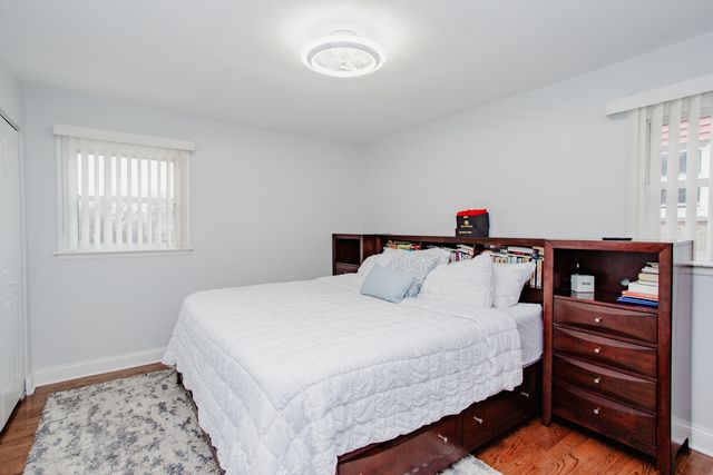 1403 S Robert Drive, Mount Prospect, IL 60056