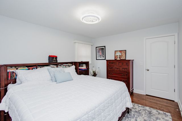 1403 S Robert Drive, Mount Prospect, IL 60056