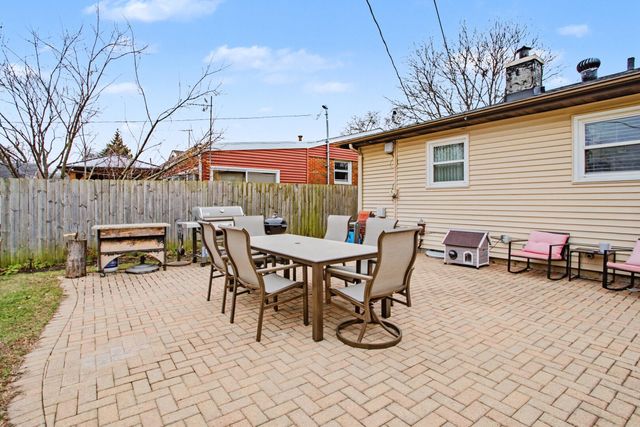 1403 S Robert Drive, Mount Prospect, IL 60056