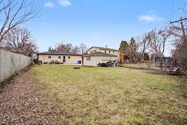 1403 S Robert Drive, Mount Prospect, IL 60056