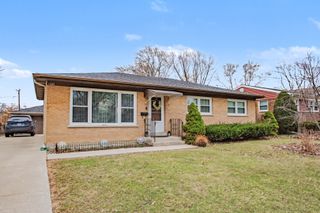 1403 S Robert Drive, Mount Prospect, IL 60056