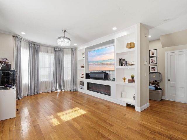 43 Twelfth, Lowell, MA 01850