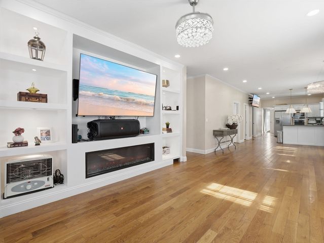 43 Twelfth, Lowell, MA 01850