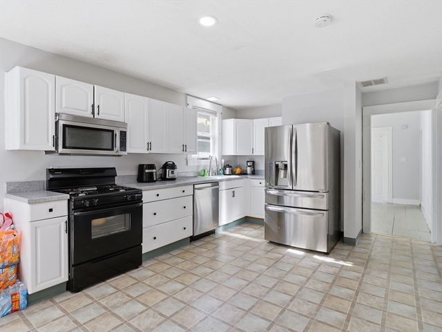 43 Twelfth, Lowell, MA 01850