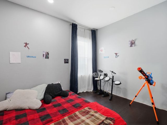 43 Twelfth, Lowell, MA 01850