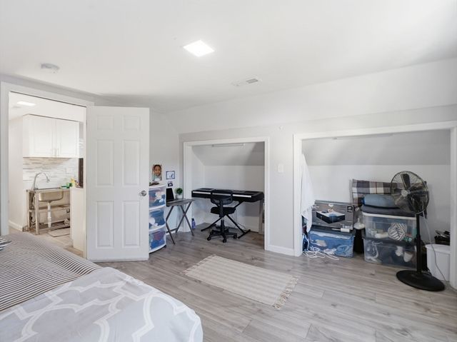43 Twelfth, Lowell, MA 01850