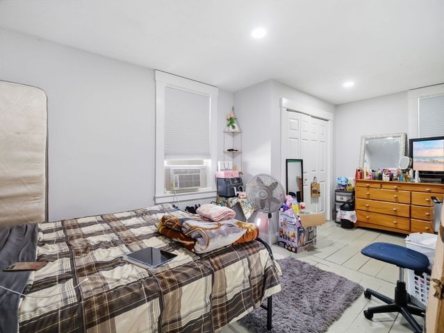 43 Twelfth, Lowell, MA 01850