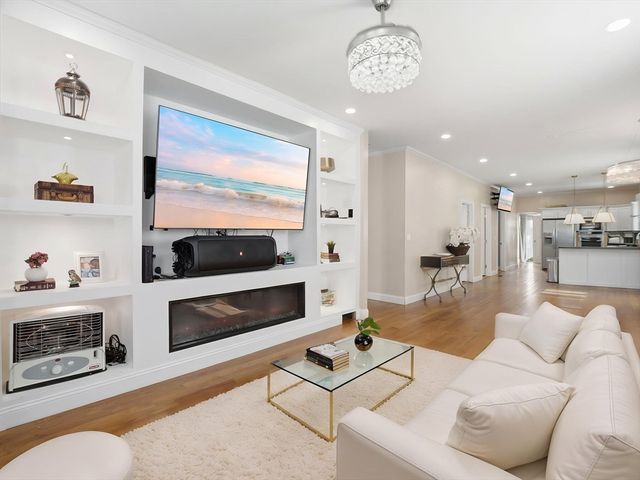 43 Twelfth, Lowell, MA 01850