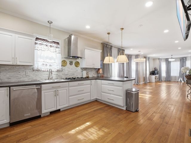 43 Twelfth, Lowell, MA 01850