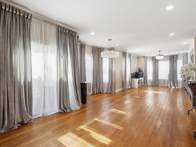 43 Twelfth, Lowell, MA 01850