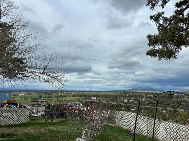 8989 Forster Drive, Terrebonne, OR 97760