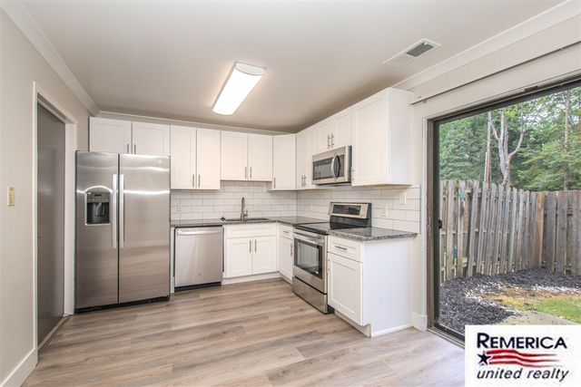 23532 Lahser Road, Southfield, MI 48033