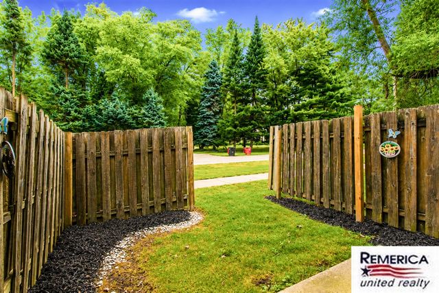 23532 Lahser Road, Southfield, MI 48033