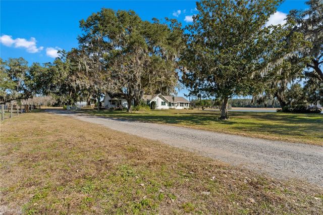 9504 FORT KING ROAD, Dade City, FL 33525