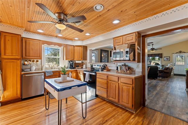 9504 FORT KING ROAD, Dade City, FL 33525