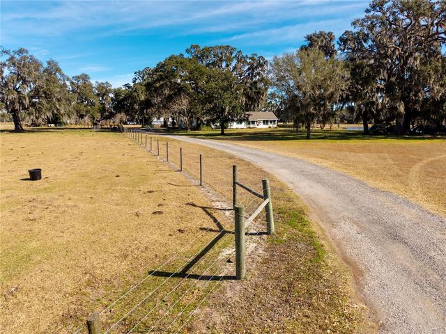 9504 FORT KING ROAD, Dade City, FL 33525