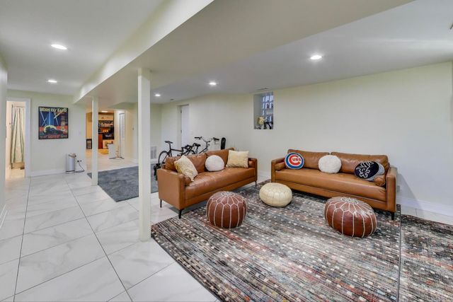 6511 S Evans Avenue, Chicago, IL 60637