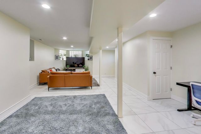 6511 S Evans Avenue, Chicago, IL 60637