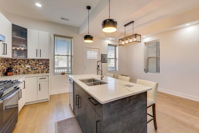 6511 S Evans Avenue, Chicago, IL 60637