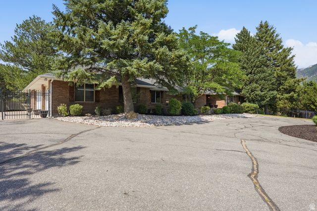 13 WINDSONG, Sandy, UT 84092