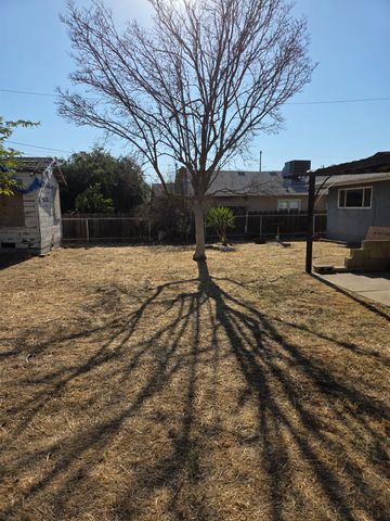 2153 Knowles Street, Selma, CA 93662