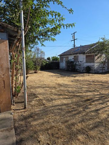 2153 Knowles Street, Selma, CA 93662