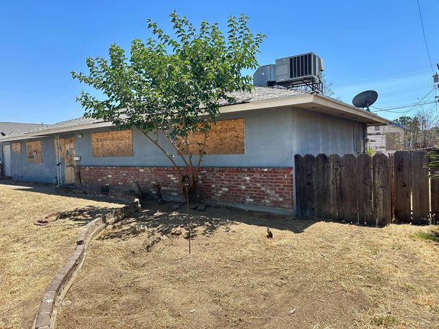 2153 Knowles Street, Selma, CA 93662
